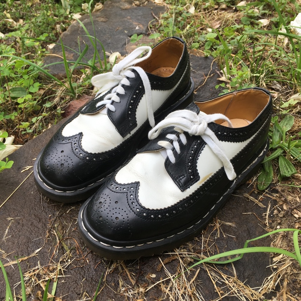 Dr. Marten 5 eyes brogue wingtip shoes